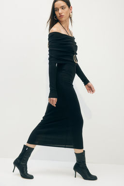 Vestido off-the-shoulder con escote vuelto