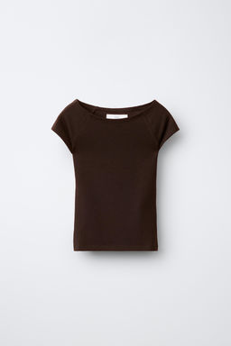CAMISETA LISA CON MODAL / Marr?n
