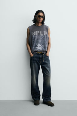 CAMISETA TANK PUNTO LAVADO ESTAMPADO / Gris azul