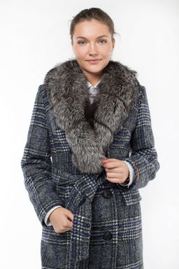 Мех натуральный (чернобурая лисица) Пальто утепленное Холлофайбер 300