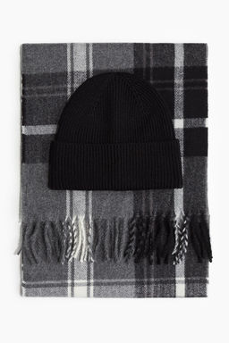 Conjunto de gorro beanie y bufanda