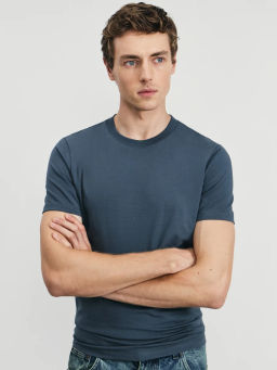 Базовая футболка slim fit / Zarina