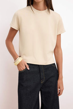 Tas Duz Regular Bisiklet Yaka Dusuk Kol K?sa Soft Touch Orme T-Shirt TWOSS26TS00197