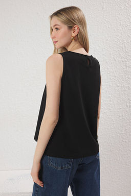 Trendyolmilla Ekru Kolsuz Regular/Normal Kal?p Bisiklet Yaka Krep Orme Bluz TWOSS23BZ00958  фото 11