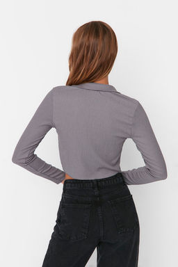 Gri Dugmeli Fitted/Vucuda Oturan Polo Yaka Burumcuk/Dokulu Crop Orme Bluz TWOAW22BZ0241 - Trendyolmilla фото 3