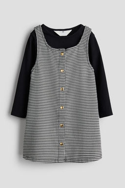 Conjunto de vestido y camiseta