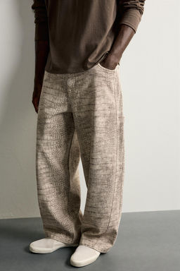PANTAL?N RELAXED FIT ESTAMPADO ANIMAL / Estampado