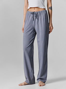 Брюки домашние женские с цветочным принтом.