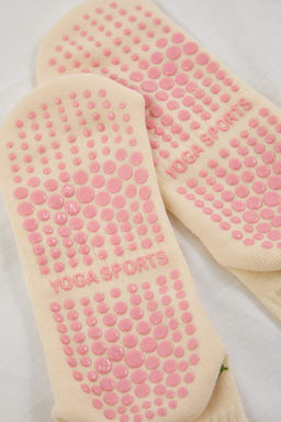 Ekru-Pembe Pamuklu Cicekli Kayd?rmaz Yoga/Pilates Orme Corap THMAW26CO00019