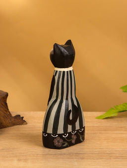 Сувенир «Чёрная кошка в зелёном платье», 6×4×13 см, дерево