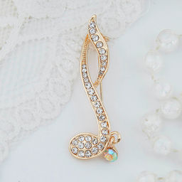 Брошь «Нота», белая в золоте