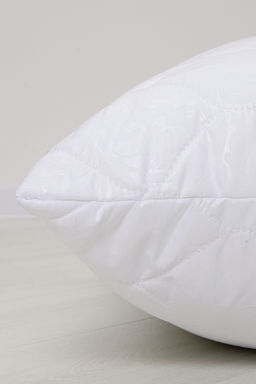 Подушка в стеганом чехле из микрофибры Raposa Home
