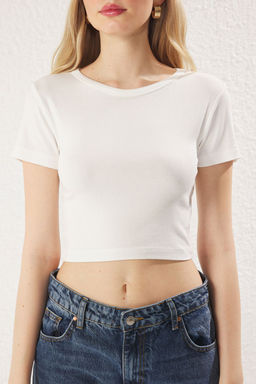 Premium Ekru Duz Viskoz/Yumusak Kumas Crop Bisiklet Yaka Esnek Orme Bluz TWOSS23BZ00198