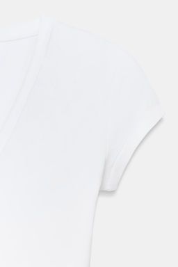 CAMISETA ESCOTE PICO / Blanco - Zara фото 3