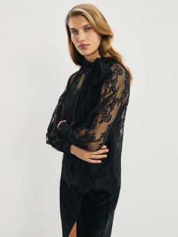 Блузка из кружева с бантом / Zarina