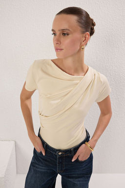 Tas Buzgu/Drape Detayl? Fitted/Vucuda Oturan Orme Bluz TWOSS25BZ00278