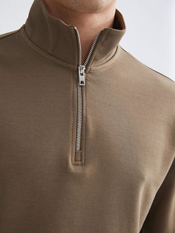 Dik Yaka Erkek Sweatshirt