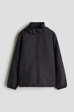 Chaqueta cortavientos con capucha