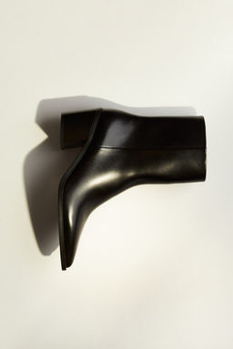 Botines con puntera fina