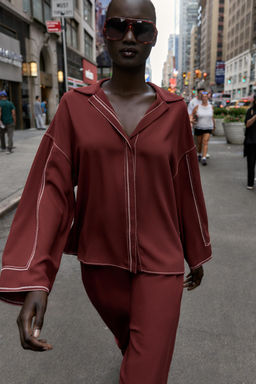WIDE-LEG TROUSERS WITH CONTRAST TOPSTITCHING