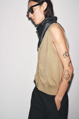 PLAIN KNIT WAISTCOAT TOP - Zara фото 11