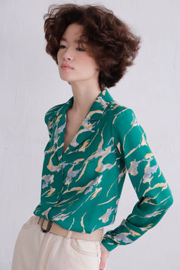 11536 Блуза с английским воротником зелёная с принтом - Martichelli фото 11
