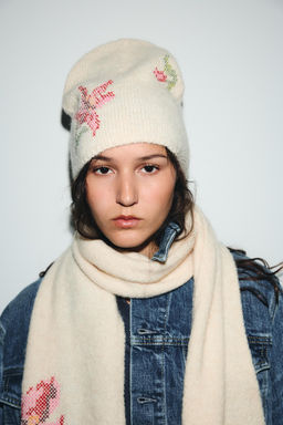 FLORAL EMBROIDERED KNIT BEANIE