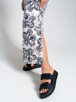 643 Платье "Цветы/молочный"