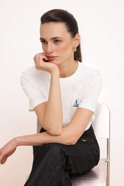 Ekru Nak?sl? / Islemeli Fitted/Vucuda Oturan K?sa Kollu Pamuk Ribana Orme T-Shirt TWOSS26TS00162 - Trendyolmilla фото 2