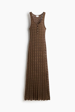 Vestido efecto crochet con tapeta de botones