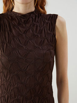 Dik Yaka Kendinden Desenli Elbise