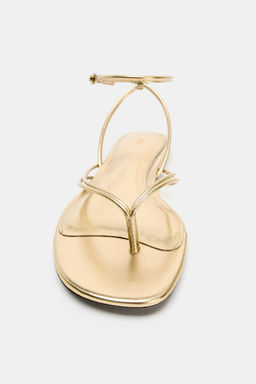 SANDALIA PLANA EFECTO METALIZADO / Oro - Zara фото 4