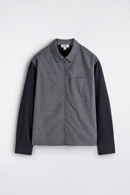 CHAQUETA HARRINGTON CON PANELES EN CONTRASTE