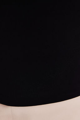 Siyah Fitted/Vucuda Oturan Kay?k Yaka K?sa Kollu Pamuklu Esnek Orme Bluz TWOSS24BZ00076