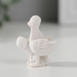 Фигурка полистоун «Малыш в кулёчке у аиста», 3.8×3.2×2.4 см