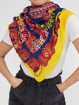 в составе ШЕРСТЬ Большой, яркий платок