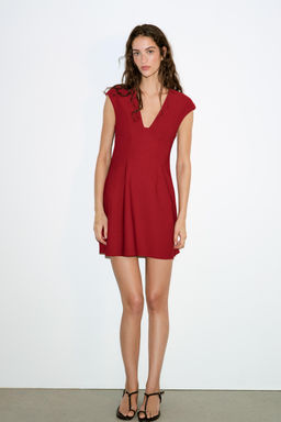 VESTIDO ESCOTE PICO CREPE / Rojo