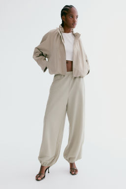 Joggers con pernera globo