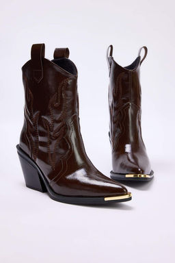 Koyu Kahverengi Cilt Metal Aksesuar Detayl? Kad?n Premium Kovboy Bot TAKAW26BO00090