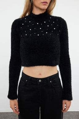TRENDYOLMILLA Siyah Crop Yumusak Dokulu Boncuk Detayl? Triko Kazak TWOAW25KZ00143