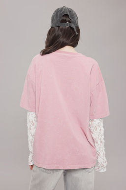 TRENDYOLMILLA Pembe Y?kamal? Dantel Detayl? Oversize/Genis Kal?p Orme T-Shirt TWOAW25TS00022  фото 4