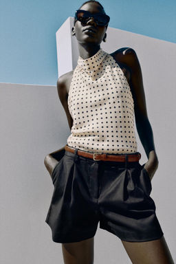 TOP HALTER SATINADO ESTAMPADO ANIMAL / Blanco / Negro