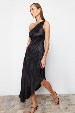 TRENDYOLMILLA Ac?k Yesil Asimetrik Pilise Detayl? Orme Saten S?k Abiye Elbise TPRSS23EL00557