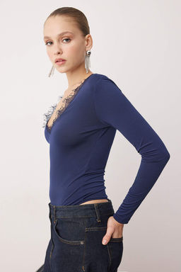 Lacivert Orme Dantelli Yaka Detayl? Body TPRAW25BD00007