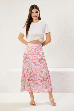 TRENDYOLMILLA Cok Renkli Batik Cicek Desenli Saten Kumas A-line Kal?p Midi Boy Dokuma Etek TWOSS25ET00034