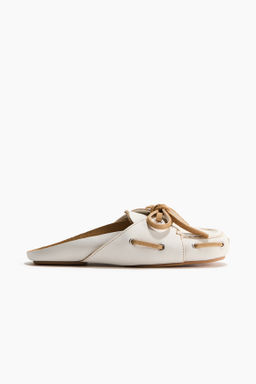 Mules de piel estilo mocas?n