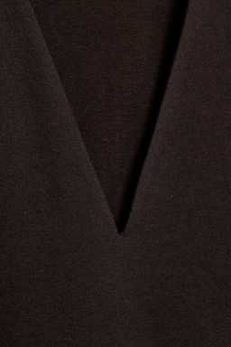 CAMISETA R?STICA ESCOTE PICO / Chocolate