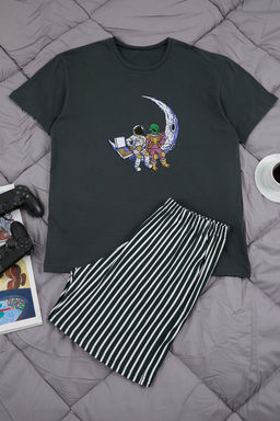 Antrasit Regular Pamuklu K?sa Kol Ust Astranot Bask?l? Alt Cizgili Pijama Tak?m? TMNSS26PT00013