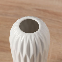 Ваза «Теган», рельеф, 17.5×7.5 см, керамика, белая