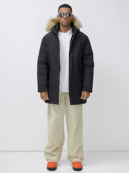 Парка зимняя с мехом черного цвета до - 30